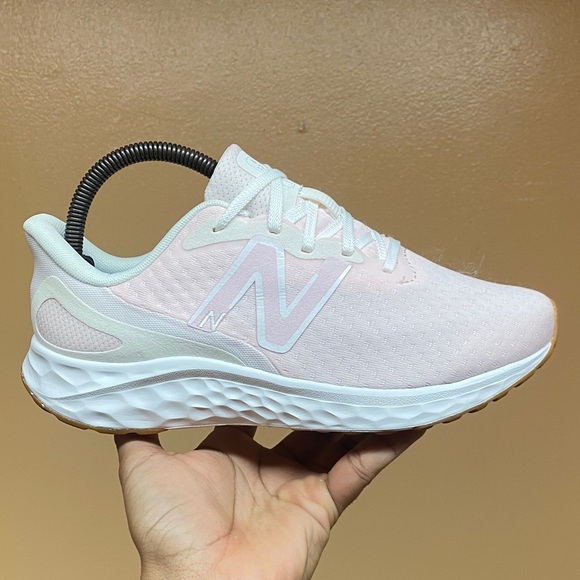 New Balance Fresh Foam Arishi V4 Women's Running Sneakers “White Pink Gum” SZ 8 - Picture 4 of 16